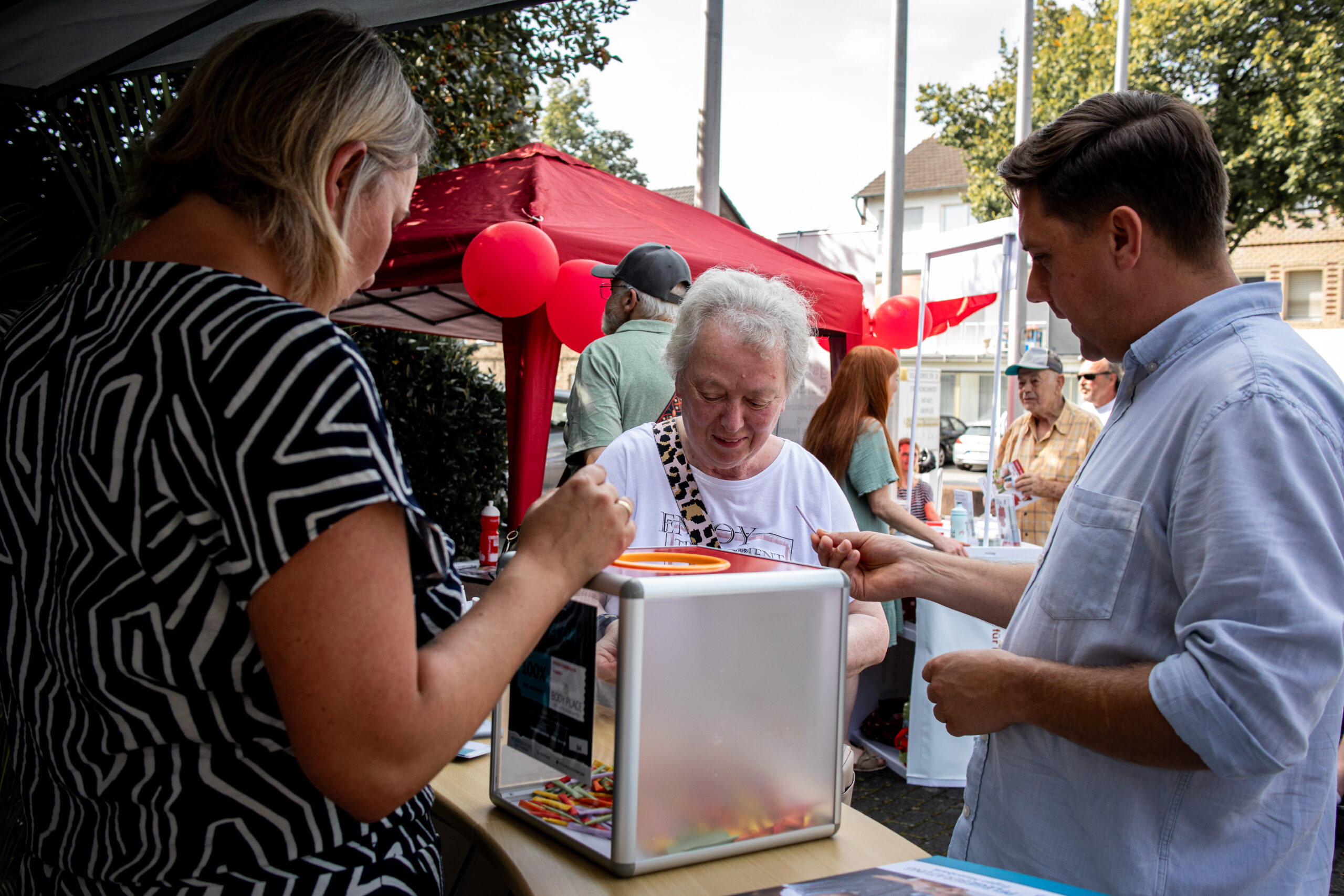 Bild Interaktion am Infostand Pflegeberatung Hasenbank